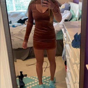 Tight velvet nude/pink dress